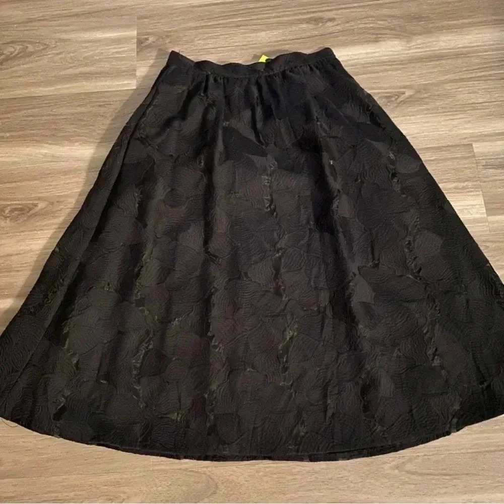 Sam Edelman Black Jacquard Midi Skirt Embroidered Flowers Lined - size 4 DD - Picture 2 of 6